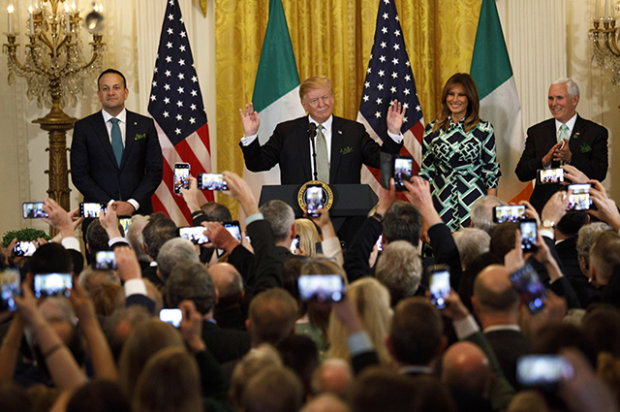 Премьер-министр Ирландии Лео Варадкар, Дональд Трамп, Мелания Трамп и Майк Пенс