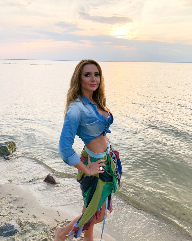 Оксана Марченко опубликовала красивое фото на берегу