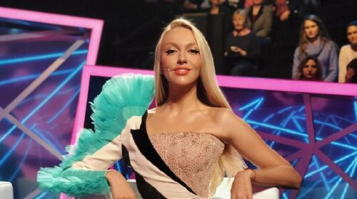 Оля Полякова збентежила шанувальників кадром з нового кліпу: "без нижньої білизни"