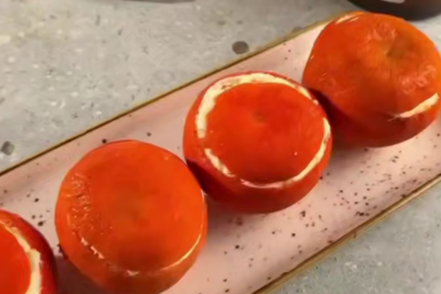 Морозиво з мандарином, кадр з відео