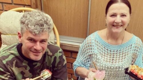 З червоними губами: Тоня Матвієнко показала 75-річну маму, яка мешкає разом із її чоловіком Арсеном Мірзояном