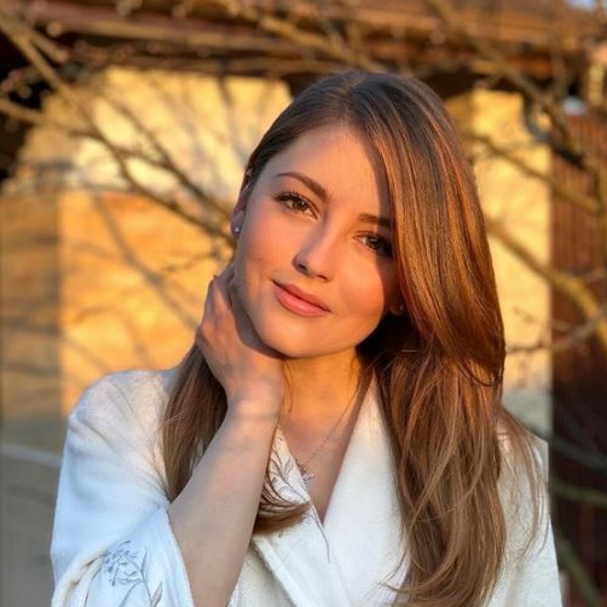 Звезда «Молодежки» Аня Михайловская примеряет новогодние образы