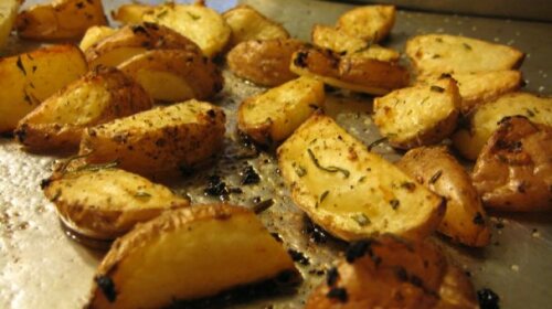 Незвичайний рецепт простий запеченої картоплі, який використовують тільки в дорогих ресторанах