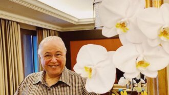 Евгений Петросян показал свои комнатные цветы: роскошная орхидея