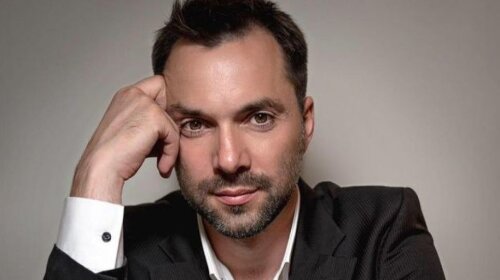 Як в юності виглядав "краш" українок Олексій Арестович: архівне фото