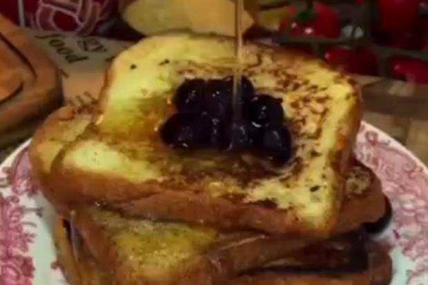 Французькі грінки з корицею, кадр з відео