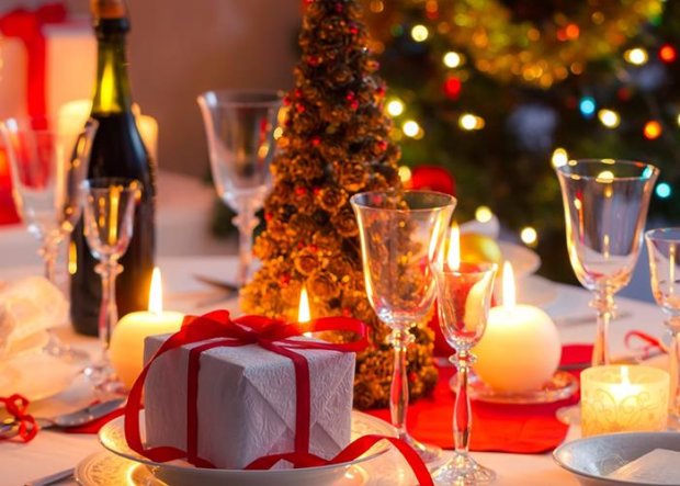 Новый год 2019, подарок, елка, гирлянда, бокалы, шампанское, праздничный стол