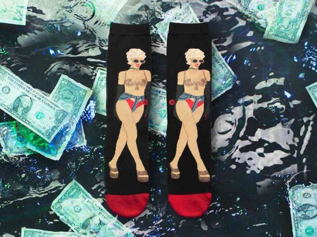 http-bae.hypebeast.comfiles201708rihanna-stance-iconic-looks-socks-collection-3