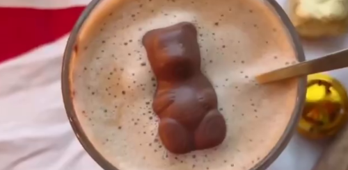 Кава з халвою, кадр з відео