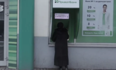Банкомат ПриватБанку, кадр з відео