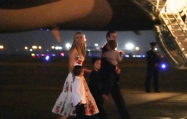 Иванка Трамп вместе со своим мужем Джаредом и детьми прибыли в Палм-Бич
