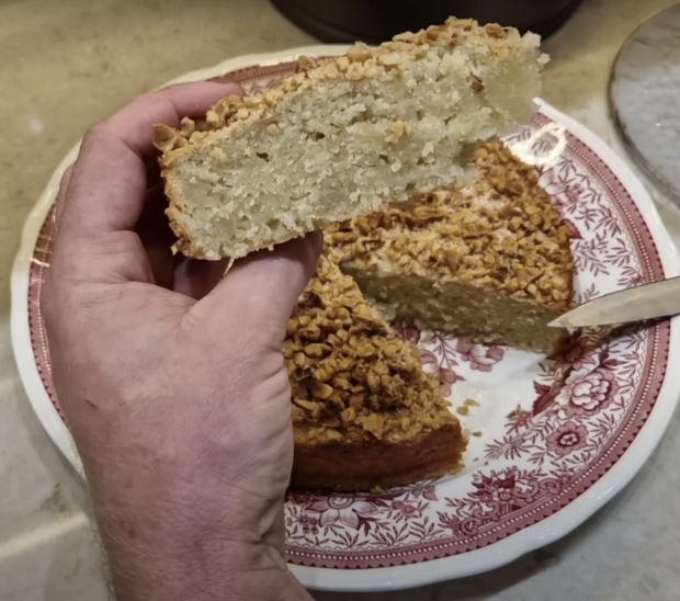 Простой и невероятно вкусный яблочный пирог за 5 минут – приготовит даже ребенок