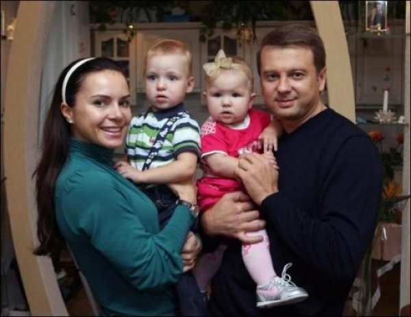 Лилия Подкопаева и Тимофей Нагорный с детьми