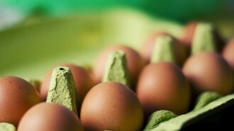 Врачи назвали популярный способ готовки яиц опасным