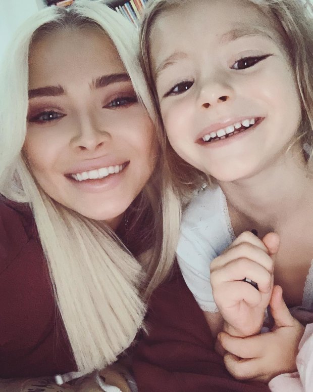 Алена Шишкова с дочерью Алиной (фото Instagram)