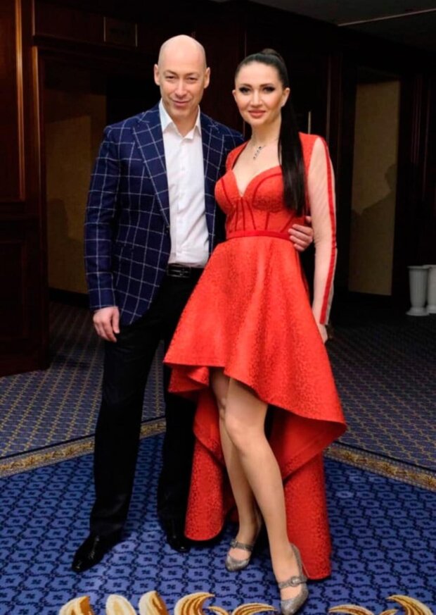 Дмитрий Гордон впечатлил фото с раздетой женой