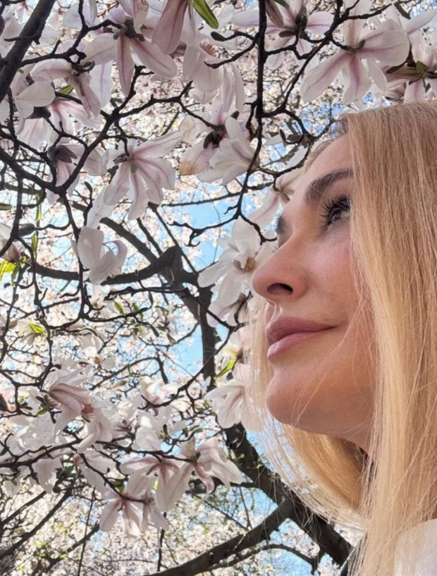 Ольга Сумська в ботанічному саду, фото з соцмереж