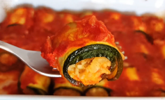 Рулети з кабачків з фаршем у томатній пасті