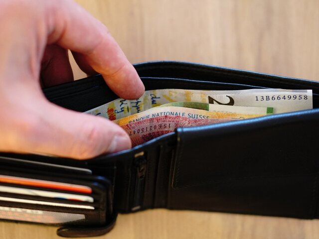 Деньги. Кошелек. Фото: Roy Buri с сайта Pixabay