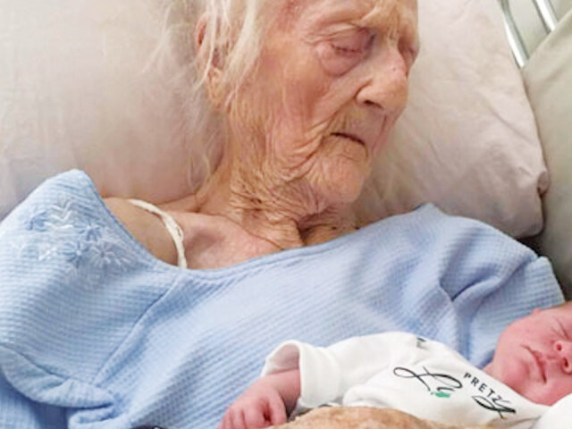 Дуже пізні пологи: жінка народила дитину у 101 рік