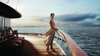 www.GetBg.net_Girls_The_girl_looks_at_the_sea_from_the_deck_of_the_yacht_097483_