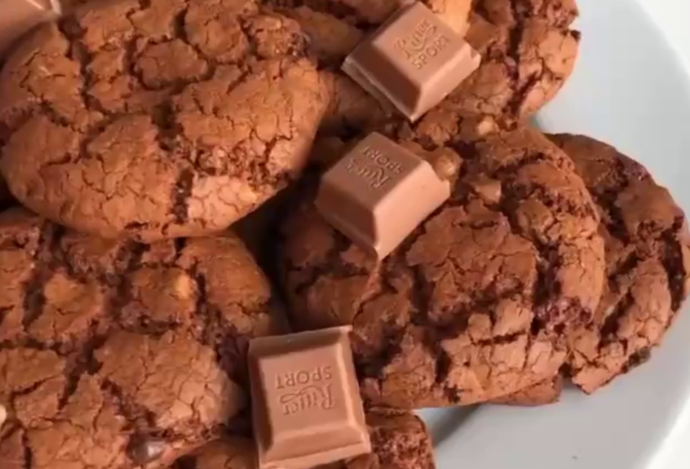 Печиво з шоколадом, кадр з відео