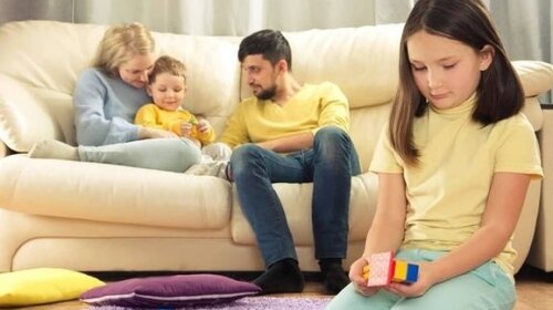 Как справиться с детской ревностью: психолог дала ценные рекомендации родителям