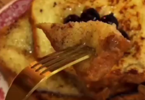 Французькі грінки з корицею, кадр з відео