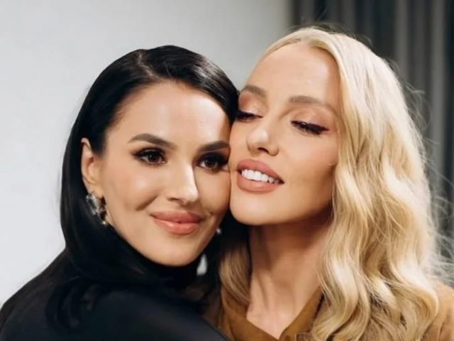 Маша Ефросинина и Оля Полякова