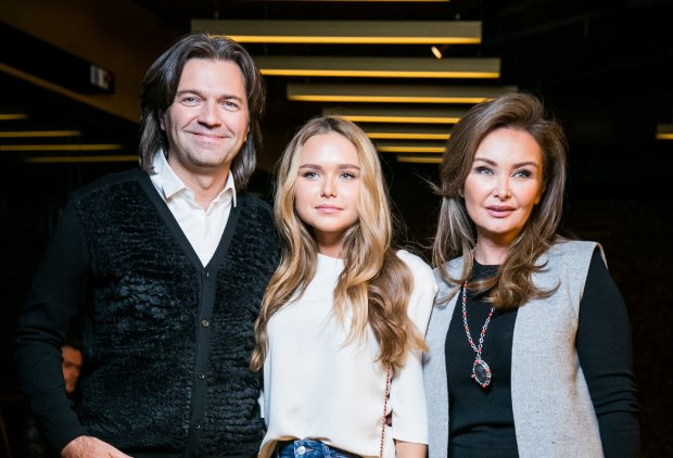 Дмитро Маліков з дружиною і дочкою