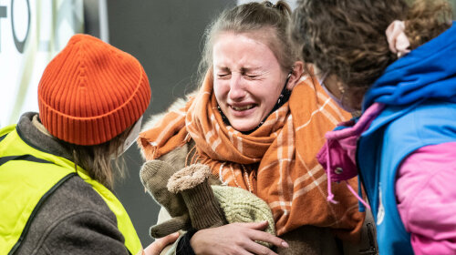 Украинки с детьми массово уезжают: в какой стране самая лучшая помощь