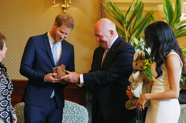 Меган Маркл и принц Гарри получают первые подарки для своего будущего ребенка