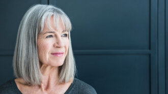 Ранню сивину визнали симптомом довголіття