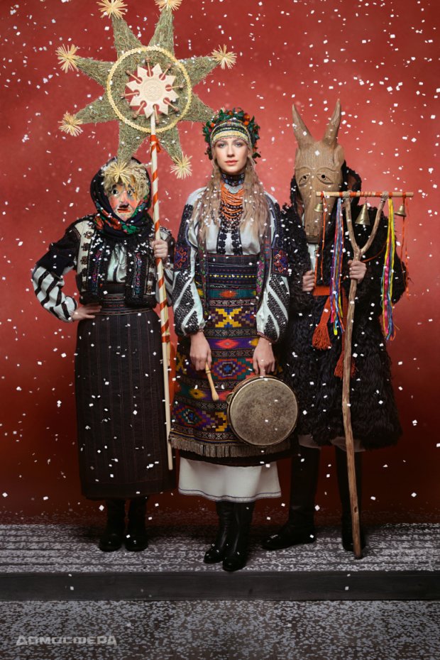 Леся Никитюк одета в свадебный строй из Тернопольской области конца XIX — начала ХХ века