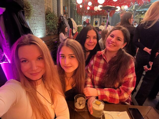 Подруги, дружба, зображення: clutch.net.ua