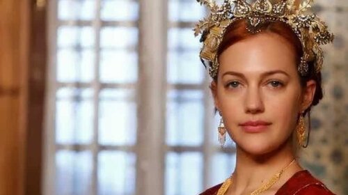 Звезда «Великолепного века» Мерьем Узерли ошеломила новым преображением: на кого стала похожа Хюррем-султан