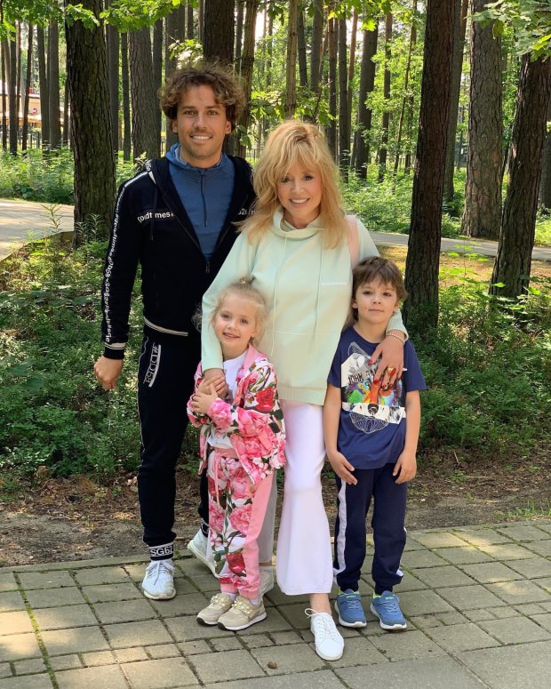 Алла Пугачова і Максим Галкін з дітьми Лізою і Гаррі
