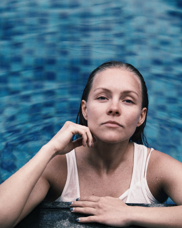 Алена Шоптенко в басейне