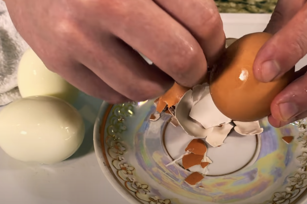 Яйца, скриншот из YouTube