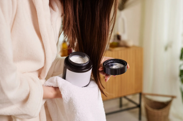 Догляд за волоссям, маска для волосся, кадр з відео