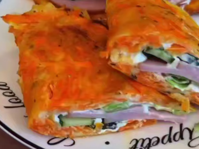 Морквяно-сирні коржики, кадр з відео