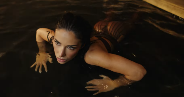 Майже гола Злата Огнєвіч у новому кліпі