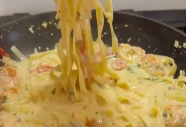 Тальятелле з креветками, кадр з відео