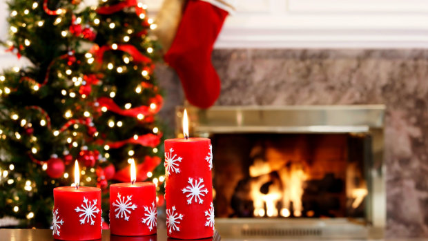 Новый год 2019, елка, свечи, камин, рождественский сапог