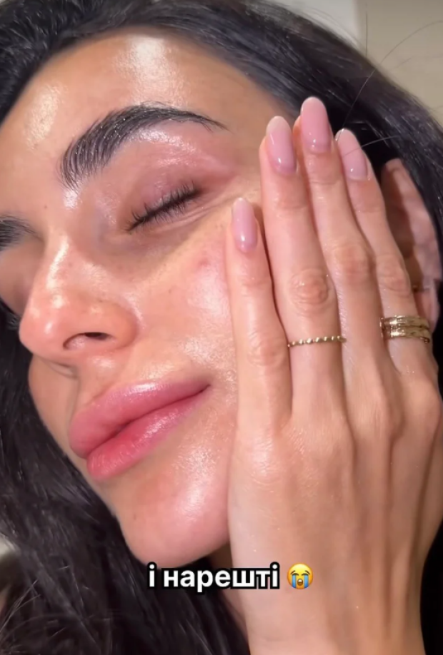 Анна Трінчер без макіяжу