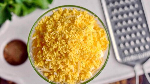 Слоеный салат «Дамский каприз» - мы нашли самый удачный рецепт среди всех предложенных в интернете