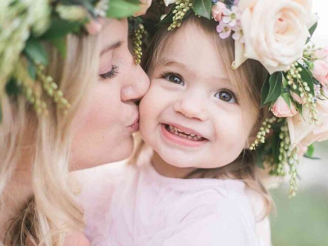 Mothers-Day-photographer-in-Oak-Glen-California-Mother-Daughter-Photoshoot-with-flower-crowns-Family