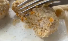 Курячі биточки з яблуком, кадр з відео