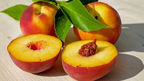 Витаминная бомба: чем полезны персики?