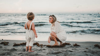 twyla+jones+photography+-+treasure+coast+florida+-+mother+son+at+the+beach—8